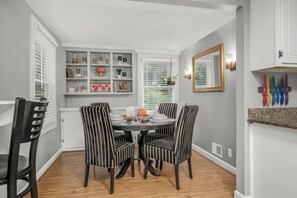 Dining - Charming Ardmore Bungalow I 2BR + Bonus Room I 2 Bath I Spacious Yard (Winston-Salem)