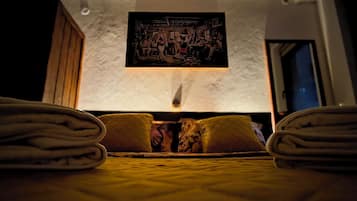 1 Schlafzimmer, Schreibtisch, Bügeleisen/Bügelbrett, Reisekinderbett