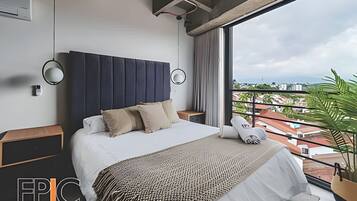 Suite | Blackout curtains, free WiFi