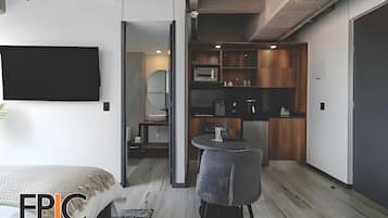 Suite | Blackout drapes, free WiFi, wheelchair access
