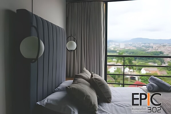 Suite | Blackout drapes, free WiFi