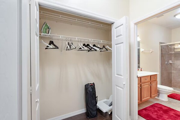 A bathroom with a shower, toilet, and sink. - Entire vacation home in Kissimmee, Florida, United States (Kissimmee)