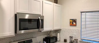 Charming 3-bedroom Smart home in Sacramento with AC, sleep number in Master