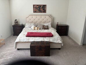 3 bedrooms, iron/ironing board, internet, bed sheets - Charming 3-bedroom Smart home in Sacramento with AC, sleep number in Master (Sacramento)