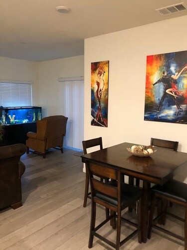 Charming 3-bedroom Smart home in Sacramento with AC, sleep number in Master