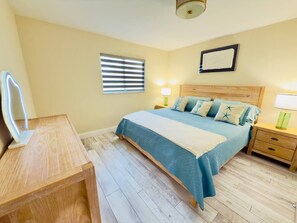 2 bedrooms, desk, WiFi