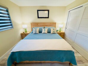 2 bedrooms, desk, WiFi