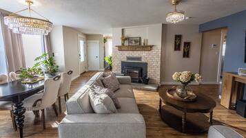 TV, fireplace
