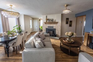 TV, fireplace - Charming 1920s Cottage Retreat – Modern Comfort, Vintage Soul (Middleton)