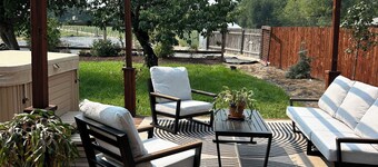 Charming 1920s Cottage Retreat – Modern Comfort, Vintage Soul