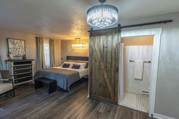 3 chambres, fer et planche à repasser, Wi-Fi, draps fournis