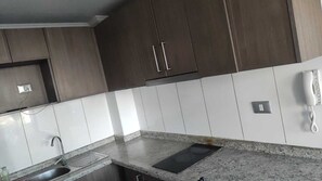 Forno, piano cottura, pentole/stoviglie/utensili