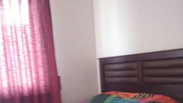 Chambre Confort, balcon, vue ville | Espace de travail pour ordinateur portable