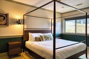 Suite, 2 Bedrooms | Blackout drapes, free WiFi - Hideaway Inn Mt.Sunapee (Newbury)