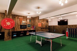Games room - Hideaway Inn Mt.Sunapee (Newbury)