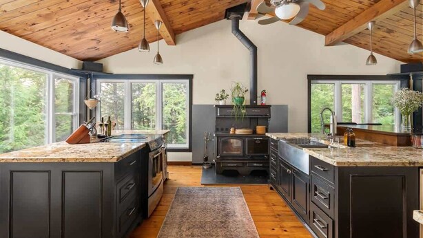 A kitchen with wooden beams, large windows, and a central island. - [Goldenwood] Luxury 5 BR Winter Retreat, Fireplace (Huntsville)