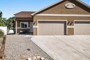 Exterior - Black Canyon Retreats, Your Home Away From Home (Montrose)