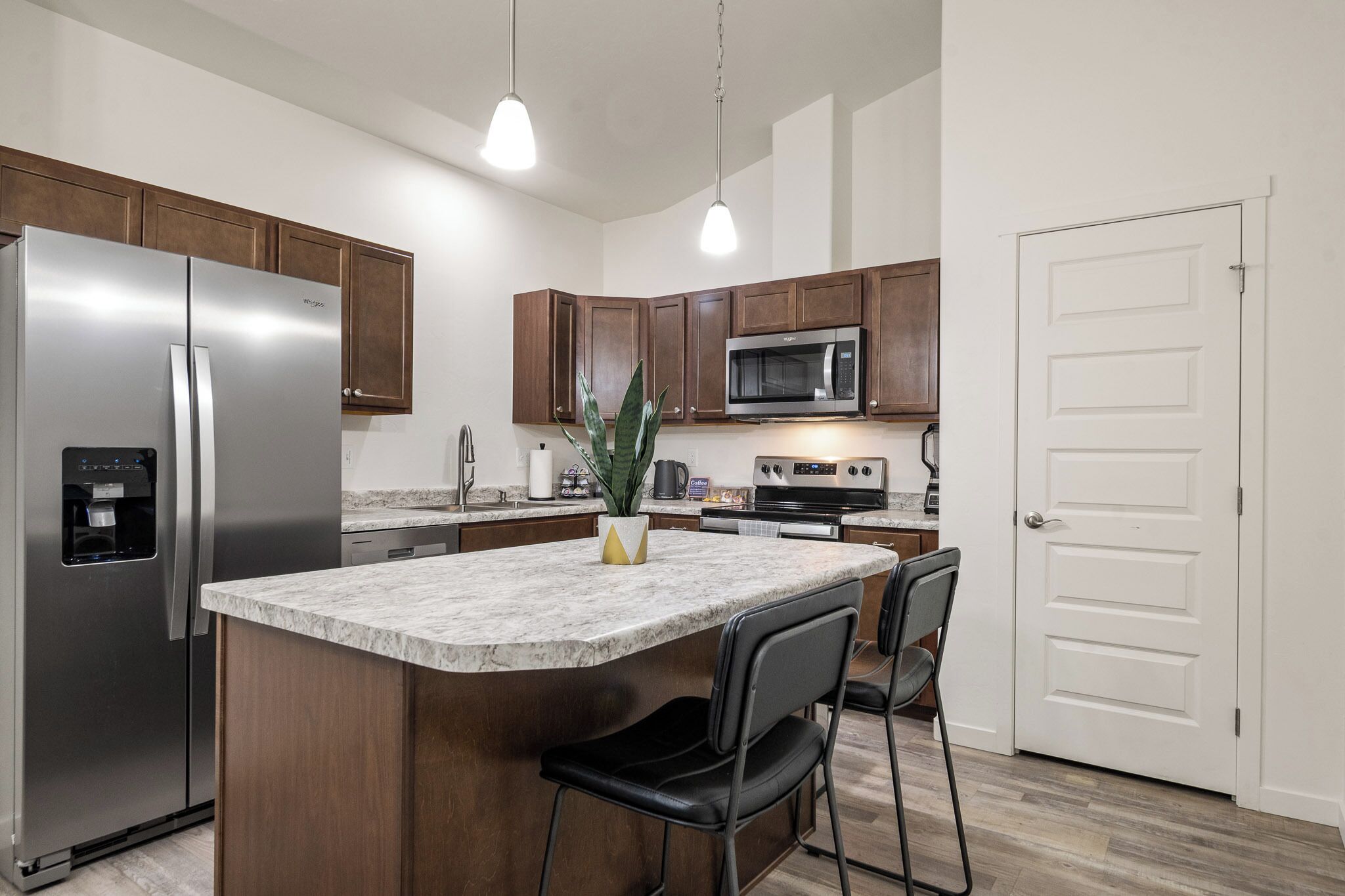 冰箱、微波炉、烤箱、炉灶