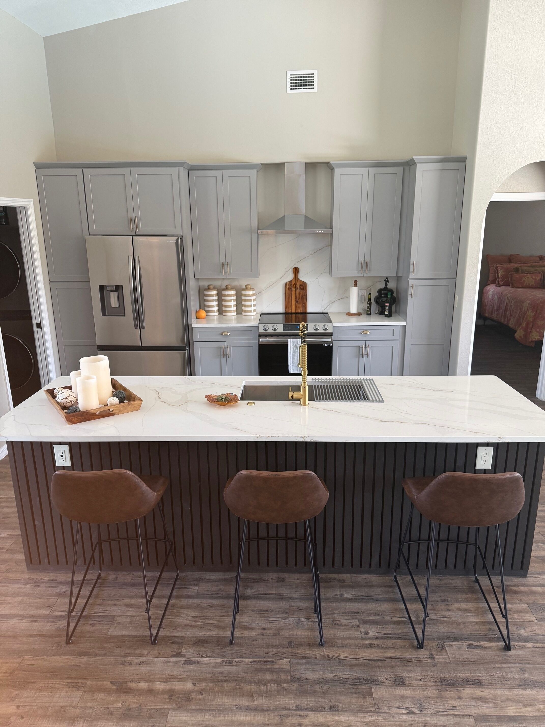 ثلاجة، ميكروويف، فرن، موقد طهي مسطح