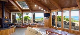 BLUFF HAVEN–3 BDR WATERFRONT HOME SOOTHES THE SOUL