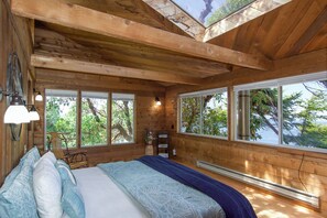 3 slaapkamers, een strijkplank/strijkijzer, gratis wifi, beddengoed