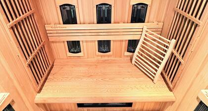 Modern vacation home with sauna, fireplace & billiards - close to the lake