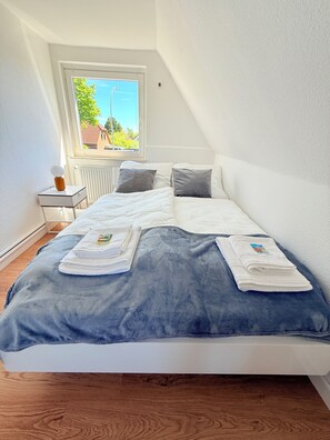 2 bedrooms, iron/ironing board, WiFi, bed sheets