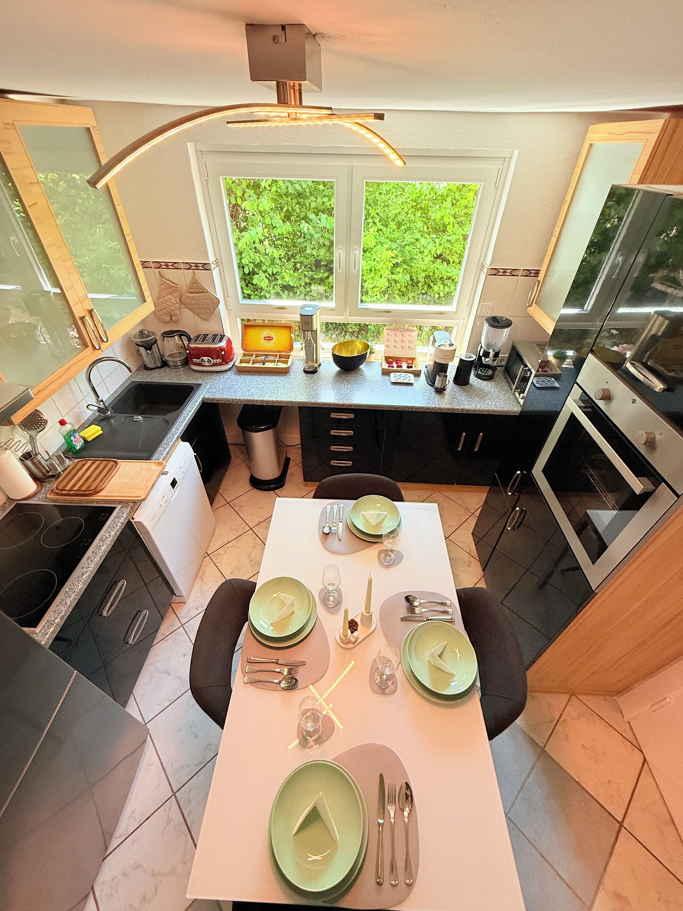 Mikrowelle, Ofen, Herdplatte, Geschirrspüler