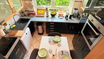 Mikrowelle, Ofen, Herdplatte, Geschirrspüler