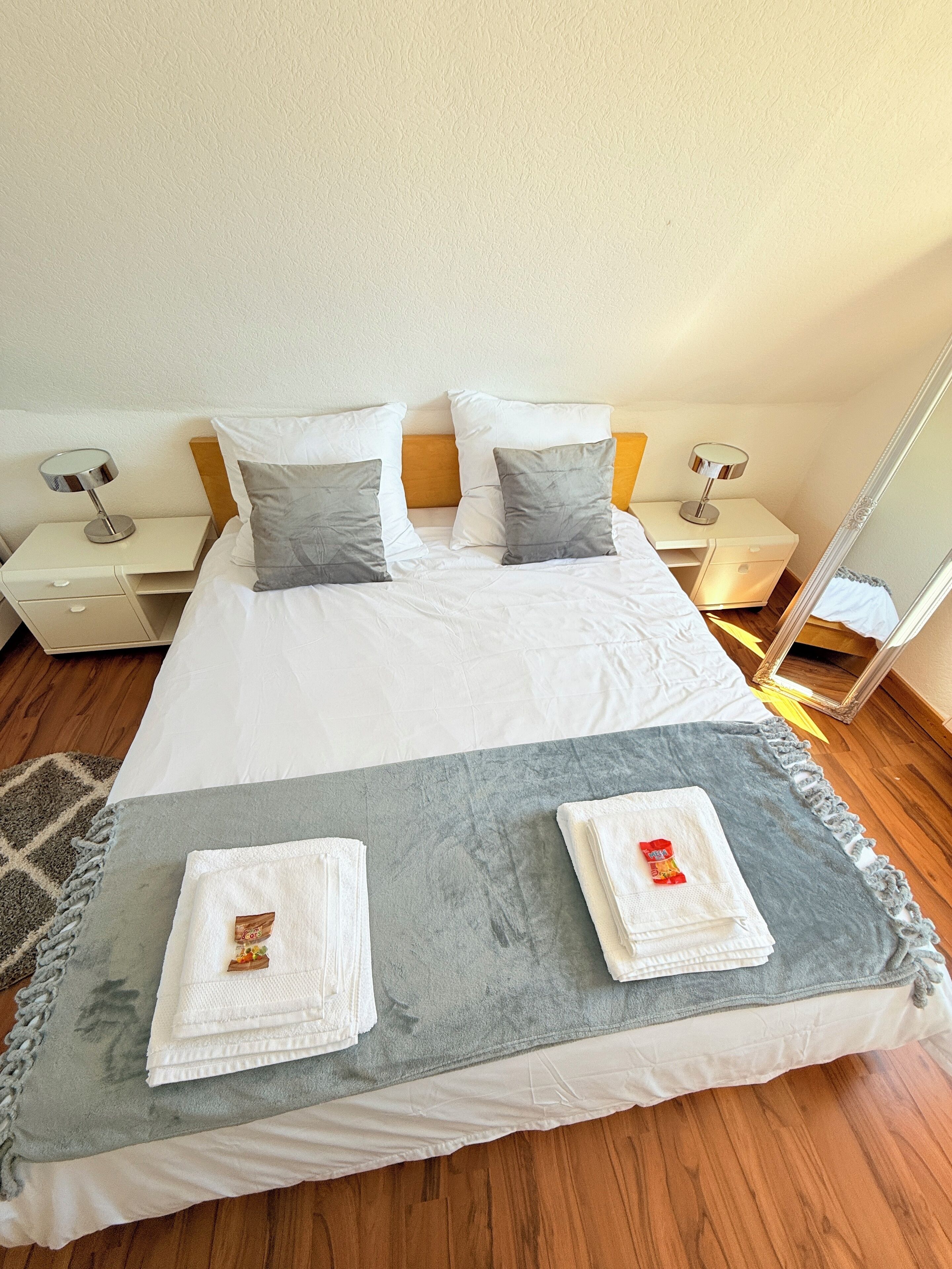 2 多间卧室、熨斗/熨衣板、WiFi、床单