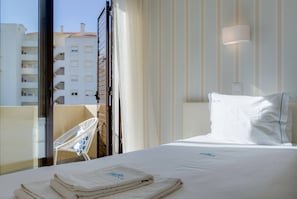 3 habitaciones, tabla de planchar con plancha y acceso a internet 