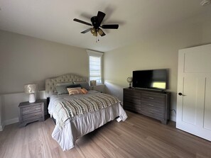 5 bedrooms, iron/ironing board, free WiFi, bed sheets