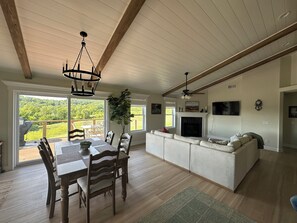 Smart TV, fireplace, ping pong