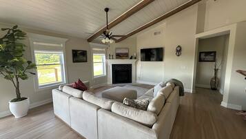 Smart TV, fireplace, table tennis