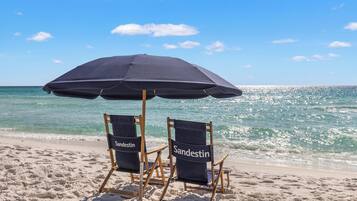 En la playa, playa de arena blanca, snorkel y pesca