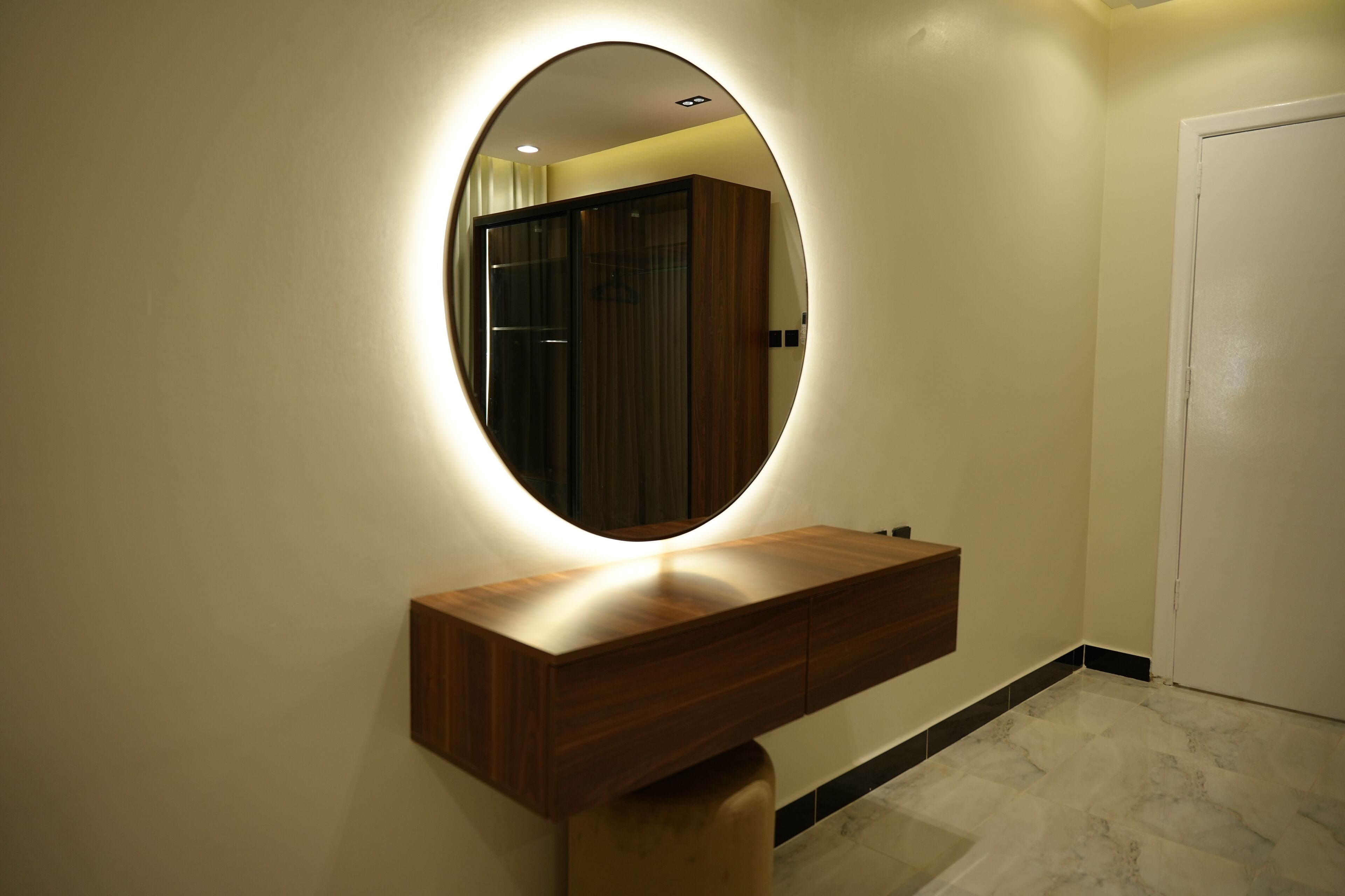 ラグジュアリー アパートメント キングベッド 1 台 客室清掃 ガーデンビュー | 遮光カーテン、アイロン / アイロン台、WiFi (無料)