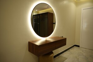 Rideaux occultants, fer et planche à repasser, Wi-Fi gratuit