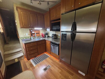Spacious RV with AC in charming Holly Beach