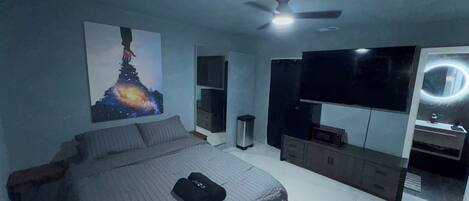 1 slaapkamer, een strijkplank/strijkijzer, wifi, beddengoed