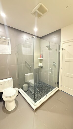 Handtücher, Seife, Toilettenpapier