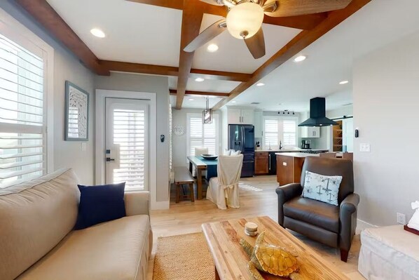 TV - Happy Ours with Elevator – Rooftop Views & Beach (Mexico Beach)