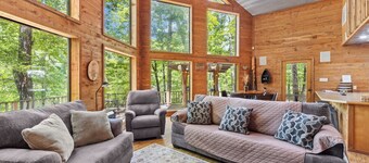 Riverfront, 5 acres, kayaks, canoes, minutes to Crater of Diamonds, Lake Greeson