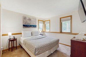 2 bedrooms, iron/ironing board, Internet, bed sheets