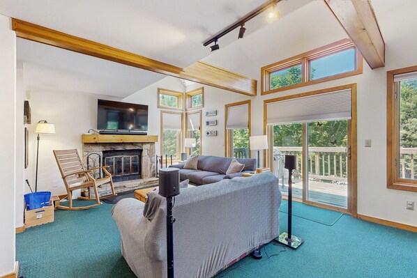 Télévision, cheminée