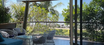Beach vibes 2-bedroom house with gorgeous sea views in Machans Beach