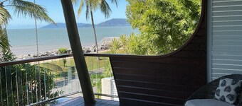 Beach vibes 2-bedroom house with gorgeous sea views in Machans Beach