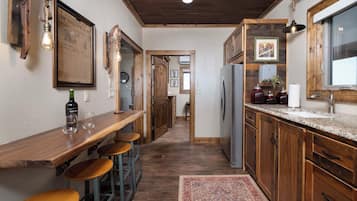 Microondas, horno, placa de cocina, lavavajillas