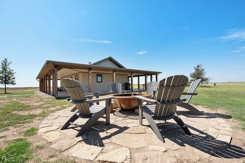 Luxury Farm Living! With Magical Wide Open Spaces