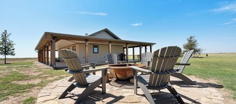 Luxury Farm Living! With Magical wide open spaces