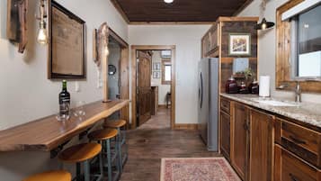 Microondas, horno, parrilla de estufa y lavavajillas